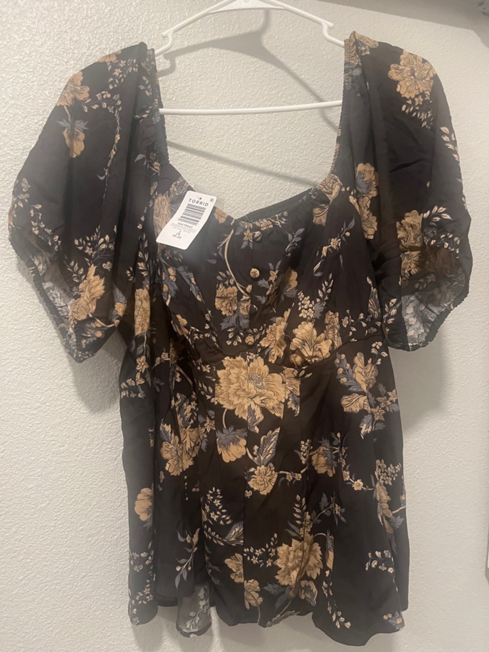 Torrid Black Floral Puff-Sleeve top with Beige Flowers Size 2